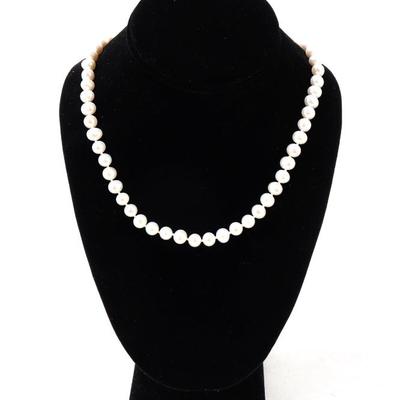Sale Photo Thumbnail #100: Lot 99 lovely 1960 s vintage pearl style necklace