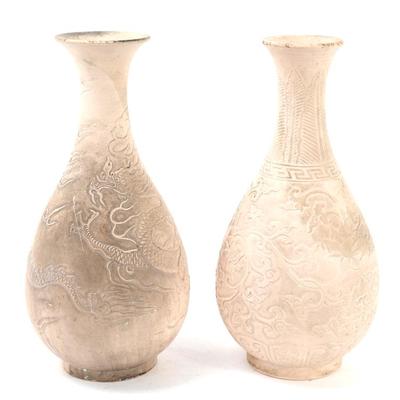 Sale Photo Thumbnail #353: Lot 352 two raw chinese porcelain vases