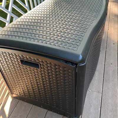 Suncast Basket weave Style Outdoor Storage Chest 