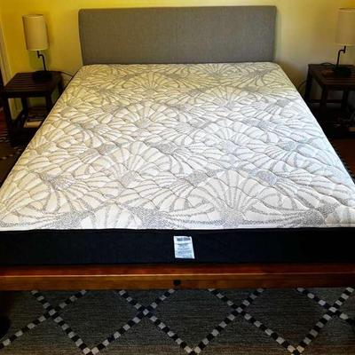 Modern Thuma Queen Bed With Sealy Mattress – Sleek, Tool-Free Design