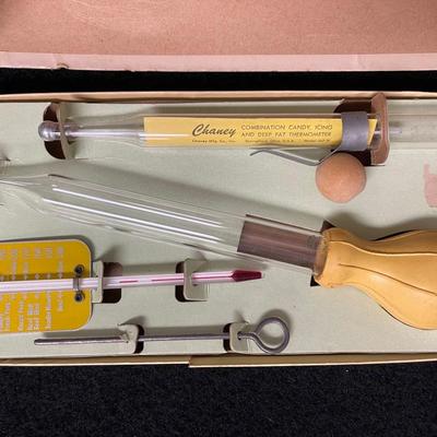 “Kitchen-Aid” Vintage Thermometer & Baster Set