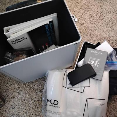 Em129 makeup training kit and travel case