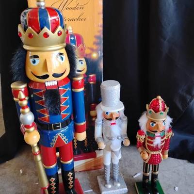 Em168 nutcrackers