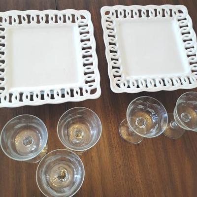 Em133 cake stands and wine glasses