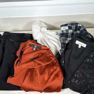 (6pc) Young Lady’s Casual Clothes | Pants and blouses, mostly size s or xs, including a pair of black Zara slacks, a pair of American...