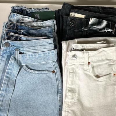 (6pc) Young Lady’s Denim: Proportion Of blue, Abercrombie, And Others | Including a pair of Proportion of Blu wide leg denim pants,...