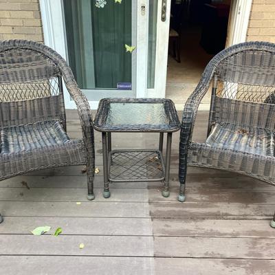 2 Wicker Chairs and Side Table 