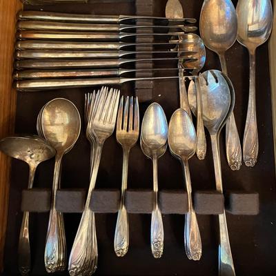 46 Piece Set of Rogers Silverplate "Daffodil" Flatware and 2 Misc Silverplate Spoons