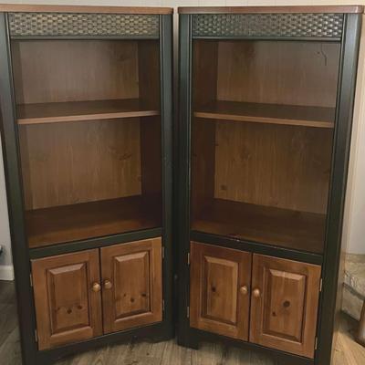 2 Bookshelves