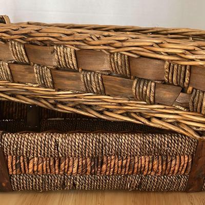 2 Wicker Baskets Square 