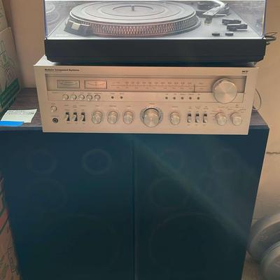 Vintage Stero Turntable And Speakers