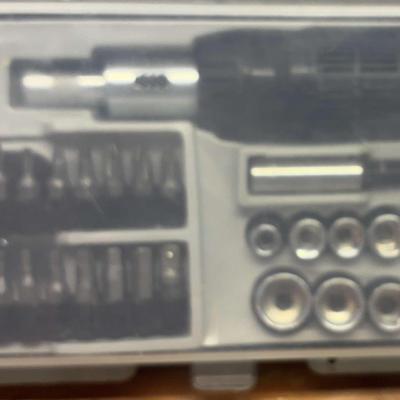 41pc Ratchet Bit Driver And Socket Set