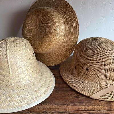 2 Safari Straw Hats