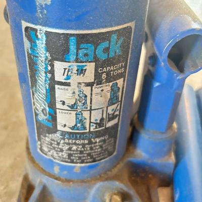 Titan Hydraulic Jack W/stand