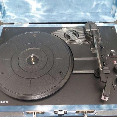 CROSLEY VOYAGER PORTABLE RECORD PLAYER