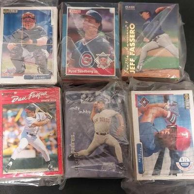 COLLECTION OF BASEBALL TRADING CARDS #10