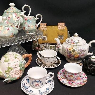 TEA POT AND CUPS COLLECTION 