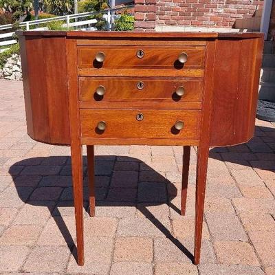 AMERICAN LATE FEDERAL STYLE LADY'S SEWING TABLE 