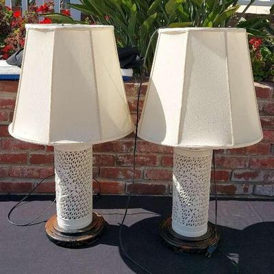 PAIR OF COLUMN PIERCED PORCELAIN BLANC DE CHINE TABLE LAMPS