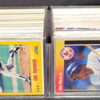 COLLECTION OF BASEBALL TRADING CARDS