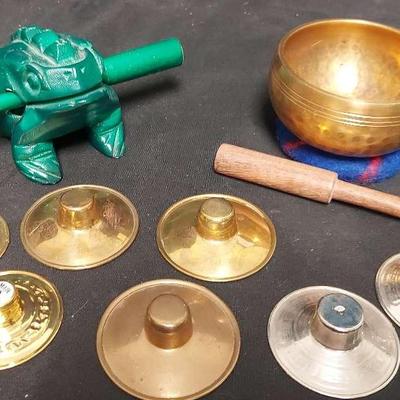 TIBETAN SINGING BOWL, WOODEN FROG GUIRO RASP AND MINI CYMBALS