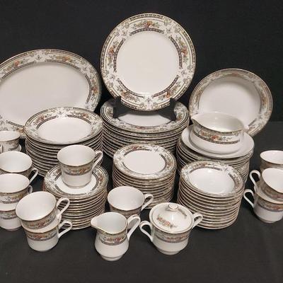 GORGEOUS MIKASA FINE CHINA IN CAMBRIDGE PATTERN 