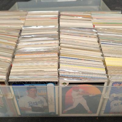 CASE FILLED WITH BASEBALL CARDS