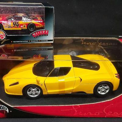 1:18 HOT WHEELS FERRARI AND NASCAR