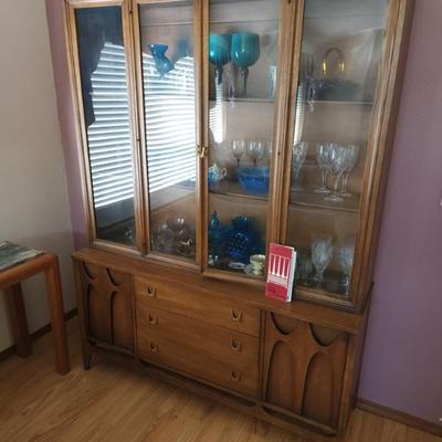 Broyhill Brasilia Hutch is located in storage, will not be at the sale. Please let us know if you are interested. 