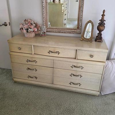 Vintage Bassett mid century dresser