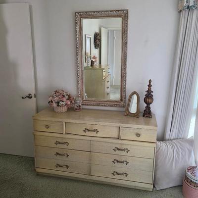 Vintage Bassett mid century dresser