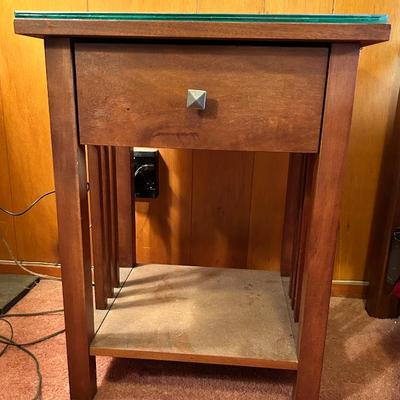 Sale Photo Thumbnail #20: End table 1-drawer