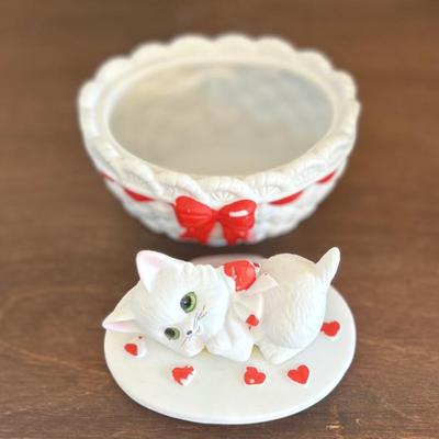 Sale Photo Thumbnail #82: Vintage Lefton Trinket Box 