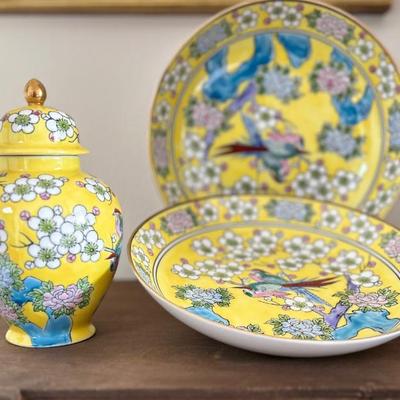 Sale Photo Thumbnail #96: Chinese VTG Enamel Cloisonné Ginger Jar with 2 matching Plates 