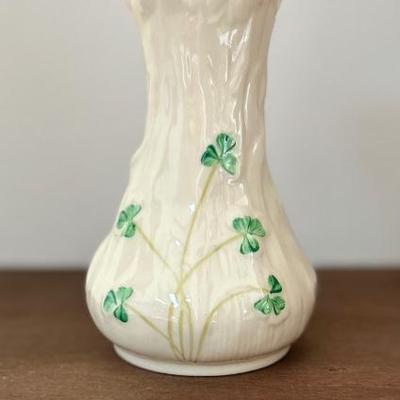 Sale Photo Thumbnail #95: Belleek 0517 Daisy Spill Vase 