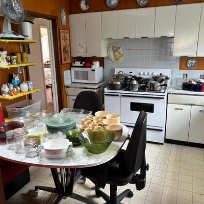 Sale Photo Thumbnail #35: Kitchen Tables and Chairs 