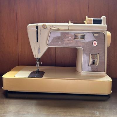 Sale Photo Thumbnail #26: Singer sewing machine 