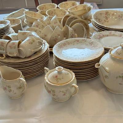Sale Photo Thumbnail #62: Federal Shape Syracuse China in Stanbury Pattern 
'
