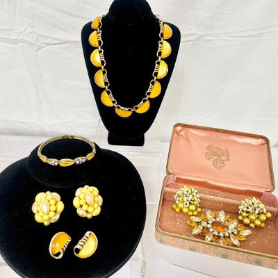 Coro Peach Moon Glow Matching Necklace With Earrings & More! 