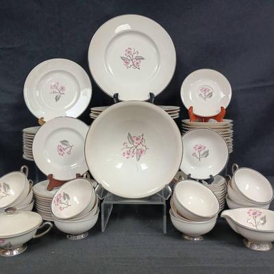68pc Syracuse "Patricia" China Dishware Set