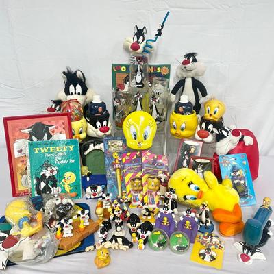 Vintage Looney Tunes Collector’s Items 