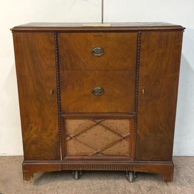 Vintage RCA Victor Vitrola Radio-Phonograph 