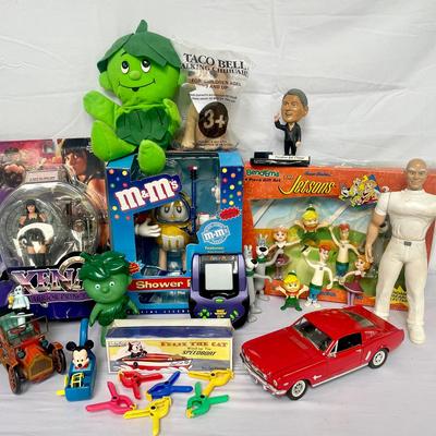 Vintage Collector’s Ford Mustang 1965, Figurines & More! 