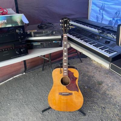 Really, a 70's Gibson SJ Deluxe?  Yup.