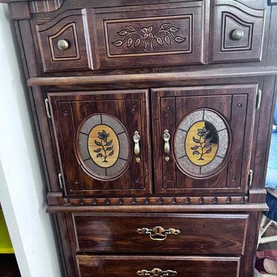 DRESSER