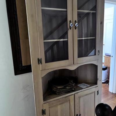 CORNER CABINET 