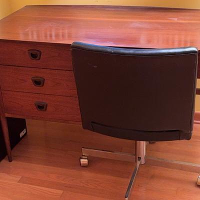 Bassett Mid-Century Modern Desk & Chair  (shippable)