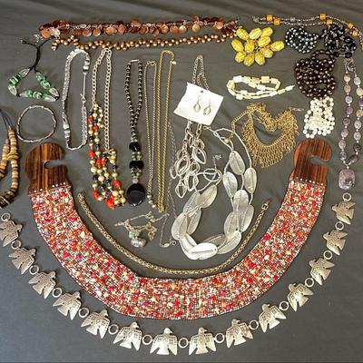 Costume Jewelry, Belts, Necklaces & Bracelets #004