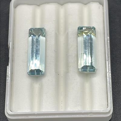 Aquamarine Like Faceted Stones 