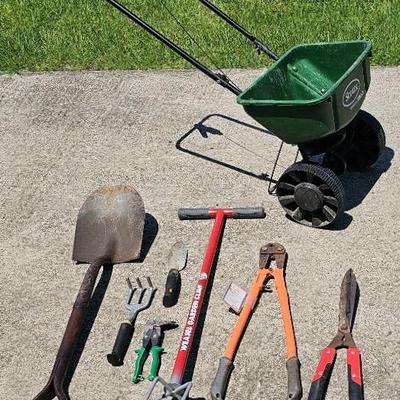 Scotts 'Speedy Green 1000' Spreader (1) + Garden Tools (7) 